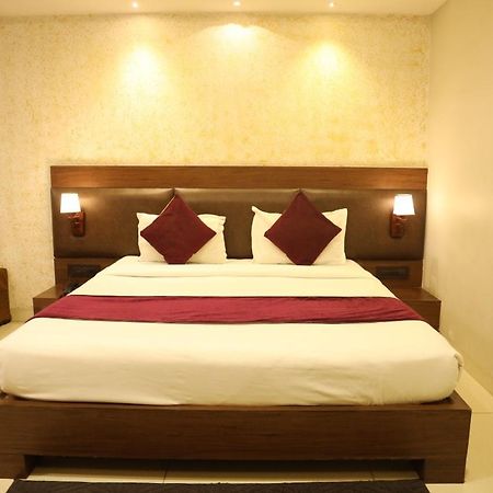 Hotel La Pearl Naiapura 外观 照片