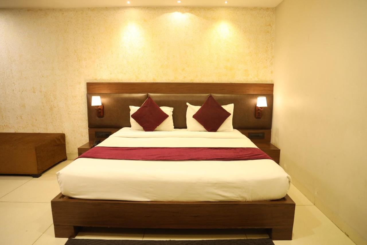 Hotel La Pearl Naiapura 外观 照片