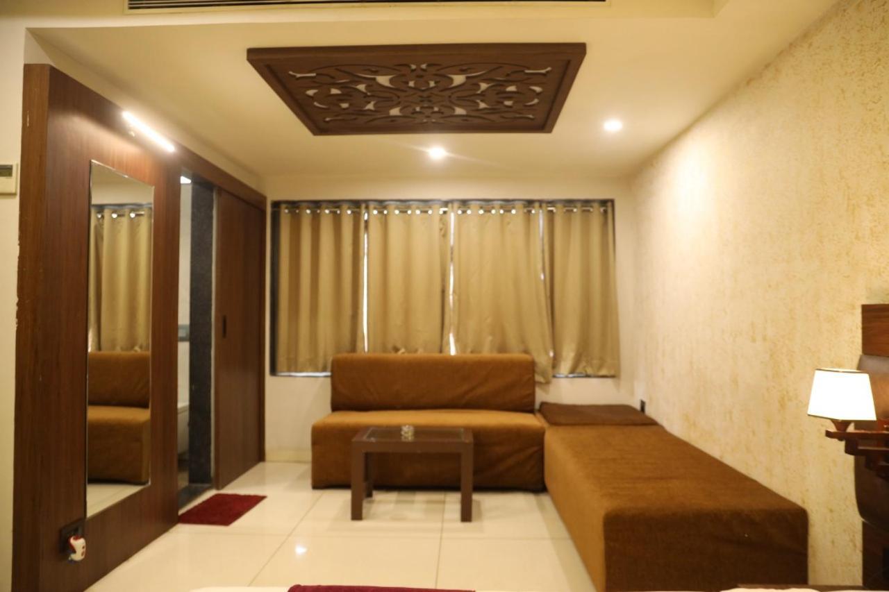 Hotel La Pearl Naiapura 外观 照片