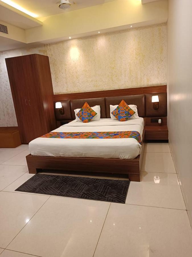 Hotel La Pearl Naiapura 外观 照片